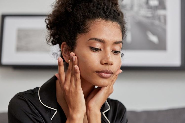 What's the Difference Between AHA vs. BHA Exfoliants? Mira Health